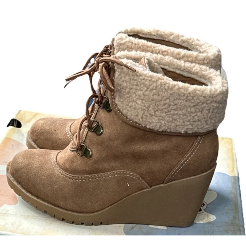 Mudd Sherpa Lined Ankle Boots Women's Size 6 Brown Lace Up‎ Wedge New